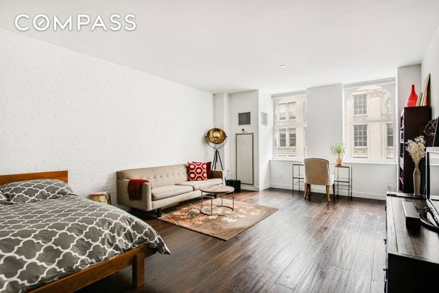 PRICE DROP ! ! Looking for that special place in the heart of the city that reminds you of the architectual magnificence of yesterday combined with the modern conveniences of ...