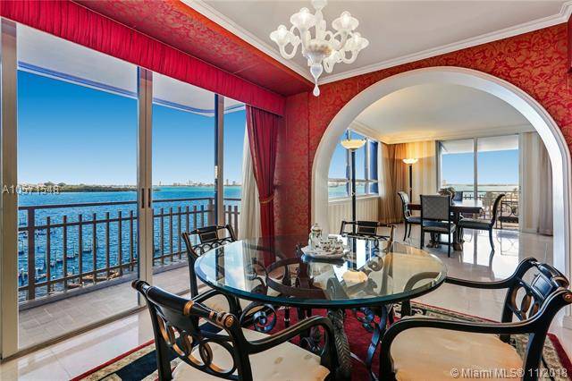 Live in the coveted South-east line of the Jockey Club III in this beautifully and elegantly renovated 2