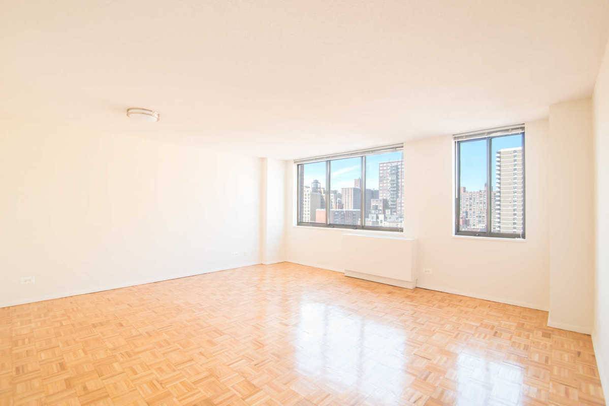 Spacious Two bedroom with Two bathrooms In the Upper West Side Live Here At The Westmont