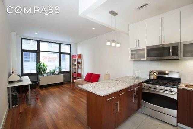 NO Broker Fee ! Here is your chance to live in a warm and cozy 1BR at The Millstone located in the thriving Long Island City.