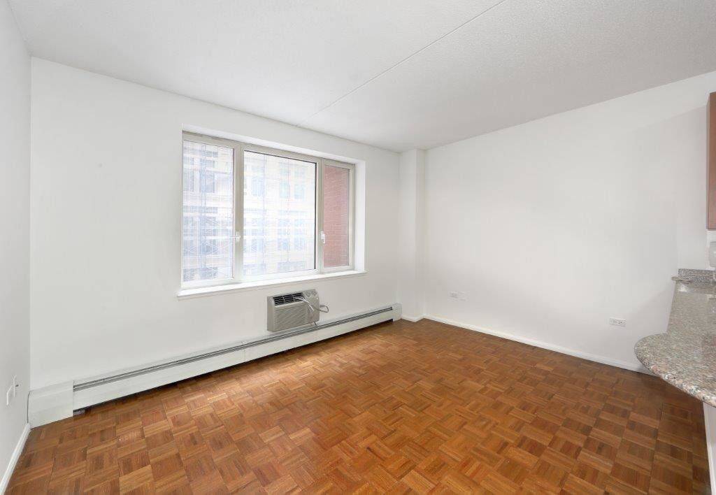 Bright & Sunny 1 Bed in the Heart of Tribeca with Modern Finishes