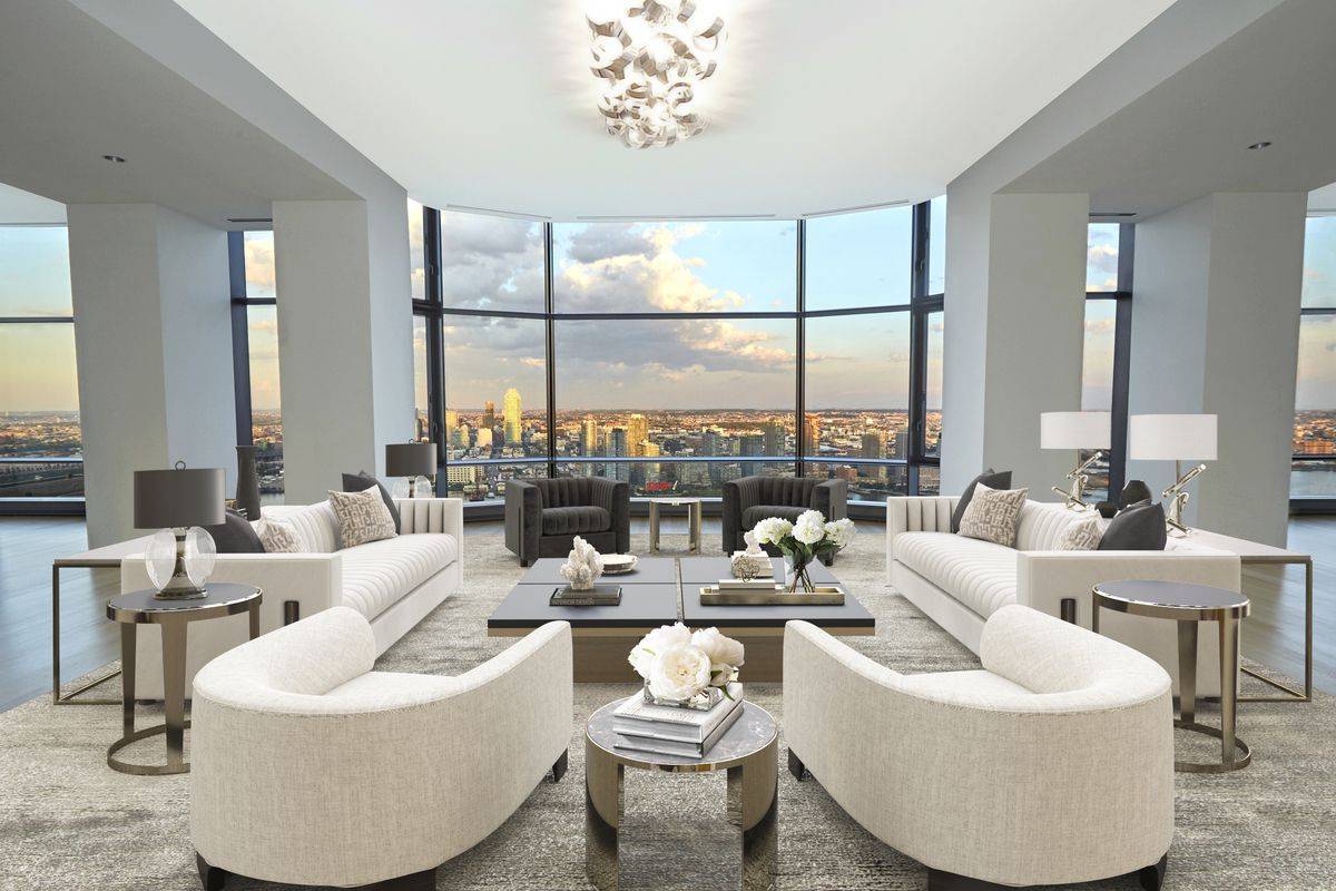Spectacular Penthouse in Turtle Bay with Panoramic Skyline Views
