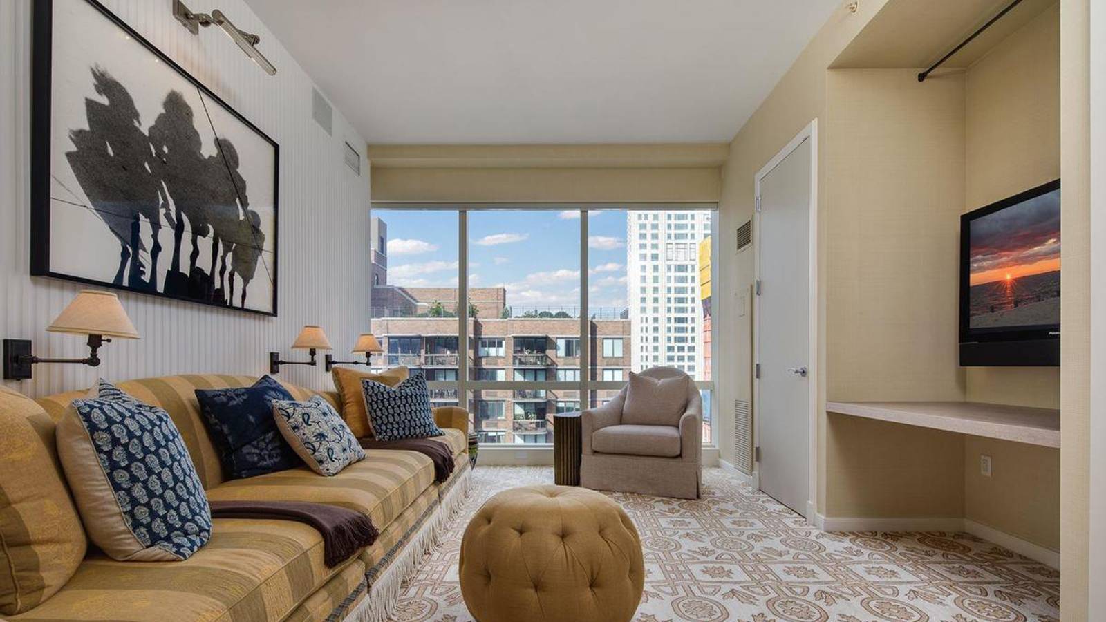 Brilliant 3 Bed/ 2 Bath in Midtown West with Private Balcony