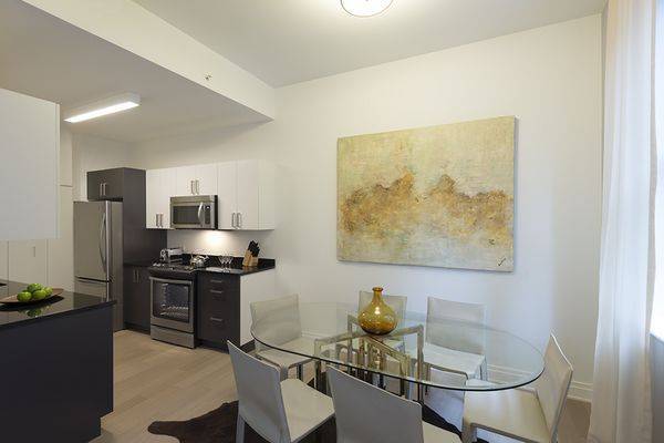 Spacious Three Bedroom in Financial District (NO FEE)
