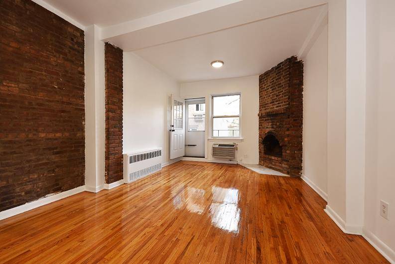 BUILDING DESCRIPTION amp ; AMENITIES Stately pre war, 5 story, 12 apartments building Voice intercom building superintendent vintage lobby and public halls THE APARTMENTSpacious, quiet, renovated studio in classic five ...