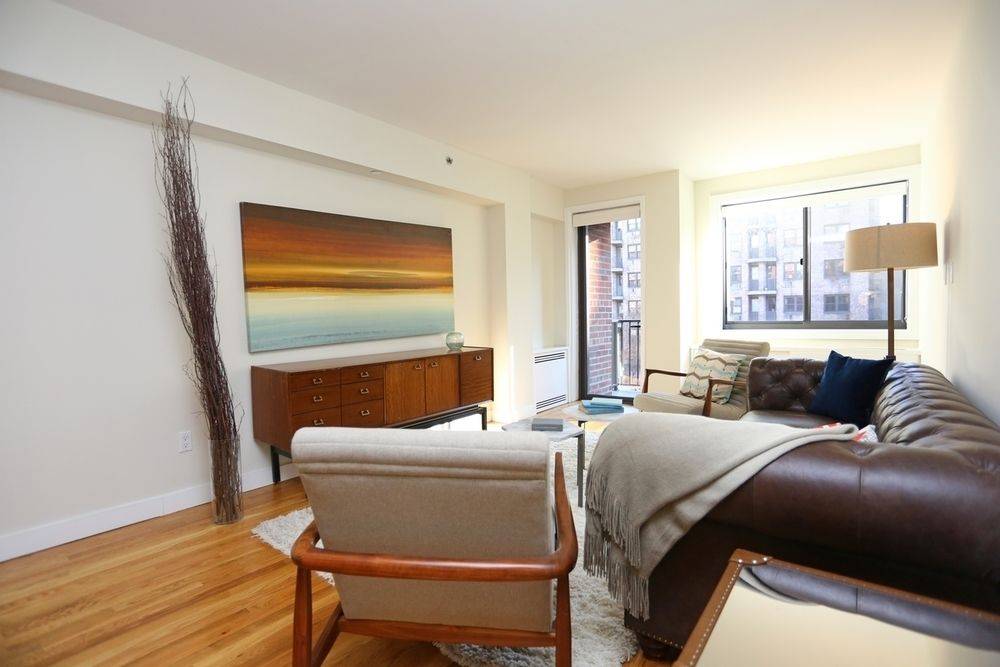 Spacious Corner 1-Bed w/ Balcony in Chelsea Luxury Building. Washer/Dryer In-Unit!  .