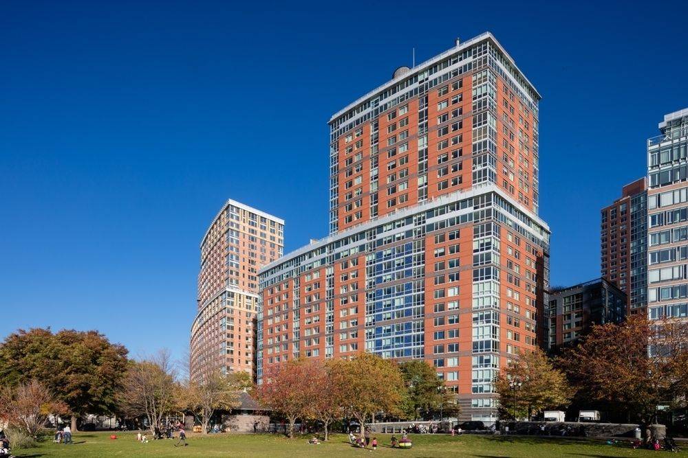 Luxury Two Bedroom in Battery Park City Green Building (NO FEE)