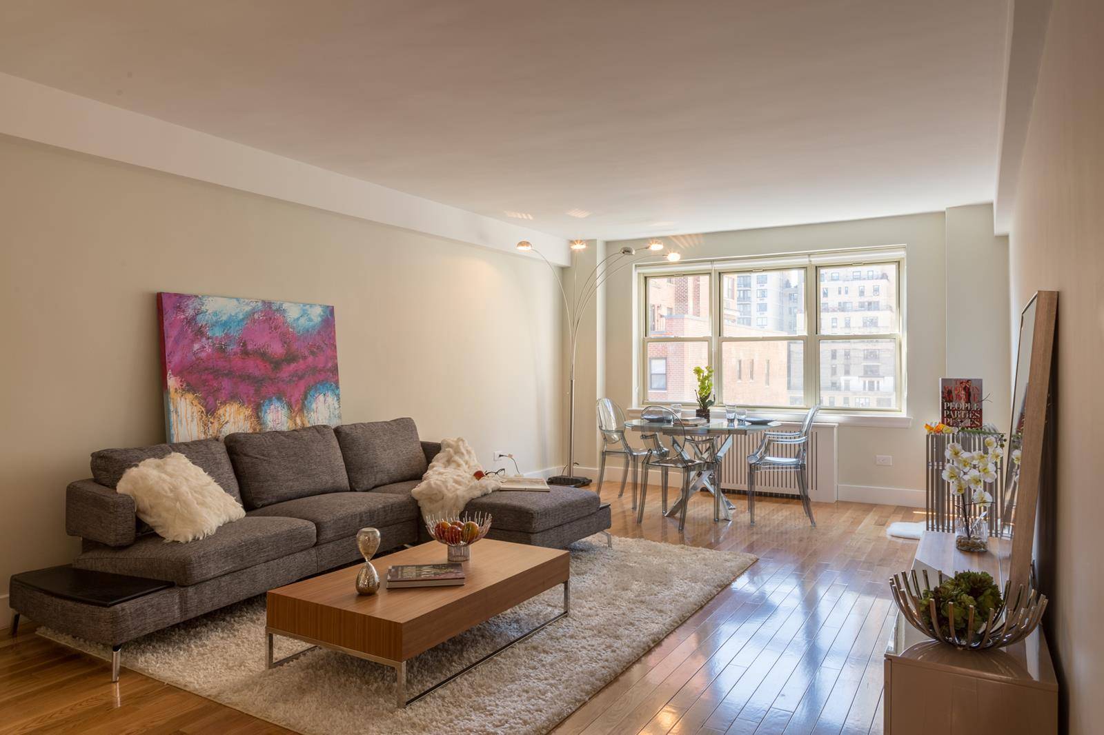 Newly-renovated, corner 2 bedroom/2 bathroom residence in Murray Hill!!