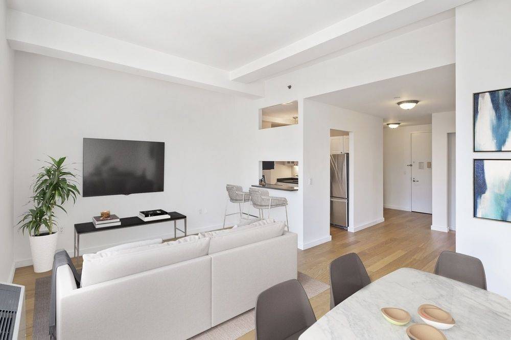 Beautiful, Newly Renovated 1-Bed in FiDi with City Views. No Fee  *