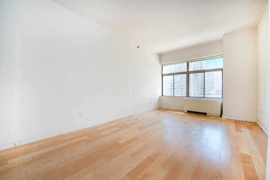 Oversized Sunny Studio in FiDi - High Ceilings, Large Windows, No Fee  *