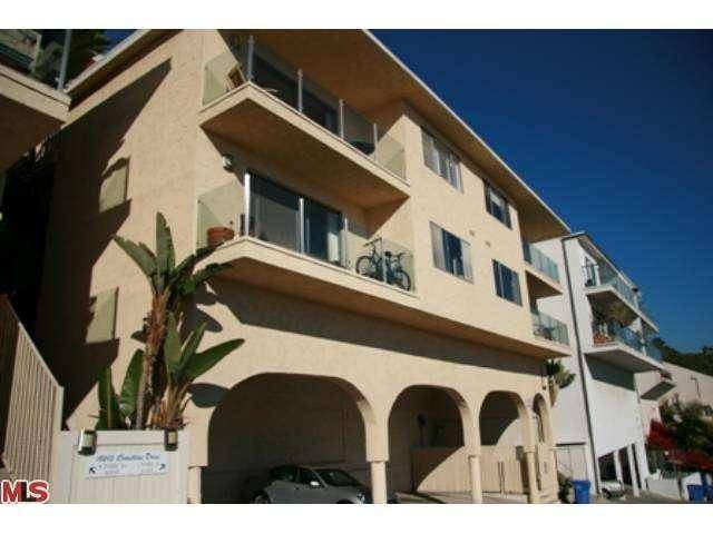 ARE YOU READY TO ENJOY THE BEACH LIFESTYLE - 2 BR Condo Pacific Palisades Los Angeles
