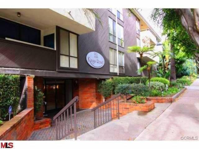 This lovely and spacious 2 bedroom 2 bath condo is just what you have been waiting for