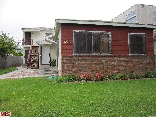 Venice fourplex must be sold and close concurrently with duplex next door (APN#4239-008-001) creating a nearly 12