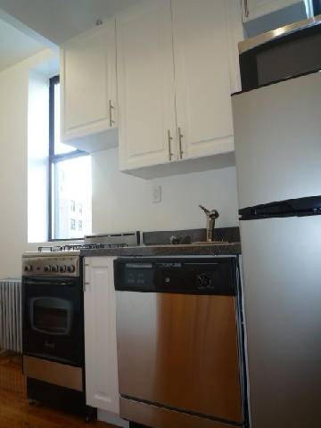 Newly Renovated 2 Bedroom Apartment. Available Immediately on W. Houston & Bedford