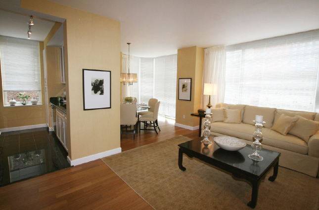 Large 1 Bedroom 1 Bath in Midtown West, Seperate Dining Room with Floor to Ceiling Windows, Full Size Washer/Dryer.