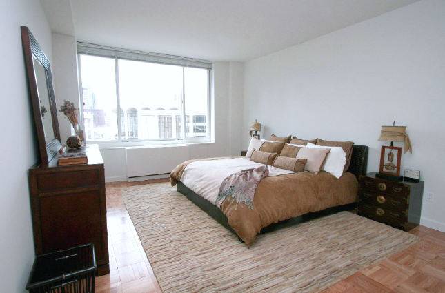 Spectacular 3 Bedrooms 3 Marble Baths Combined Unit Duplex Home in the Upper West Side. Washer/ Dryer, High Ceiling, Solid Wood Doors, Fantastic Views.