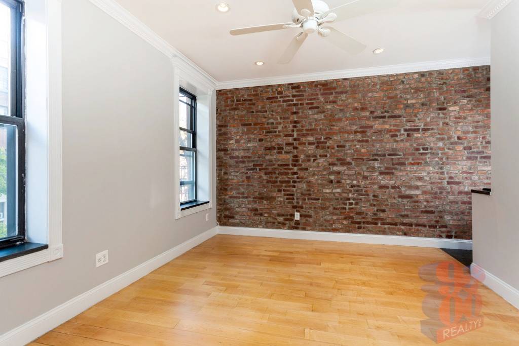 GRAMERCY PARK 3 BED 2 BATH ONE MONTH FREE EXPOSED BRICK WASHER/DRYER