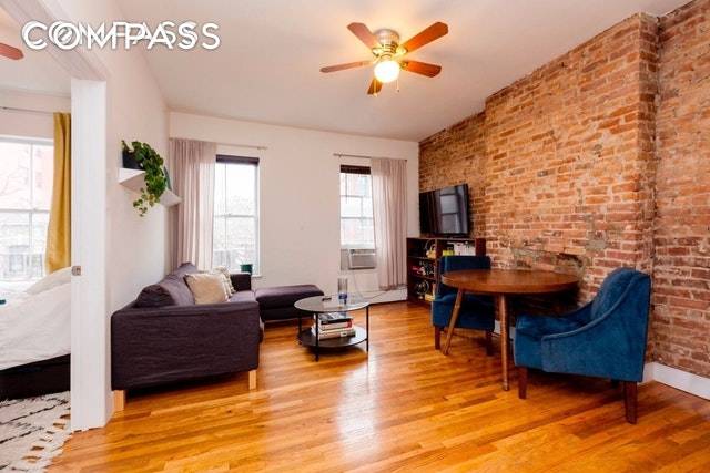 This 1 bedroom apartment has gleaming hardwood floors, nearly 10' ceilings, ample closet space and an ideal layout.
