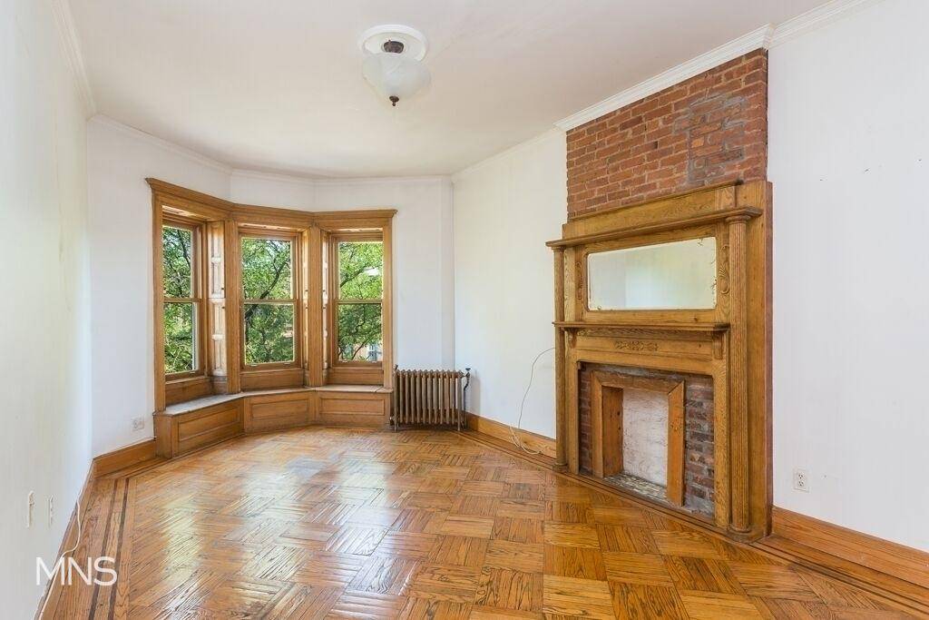 Stuyvesant Heights Historical District 2 Bedroom floor thru Additional 3rd room for home office or potential 3rd Bed Original detail throughout Generous closet space Open kitchen Hardwood floors Living Dining ...