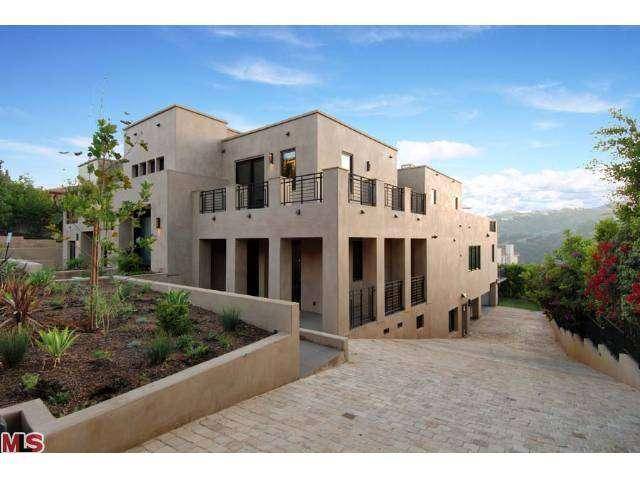 Gorgeous contemporary estate in an exclusive gated Bel Air Crest