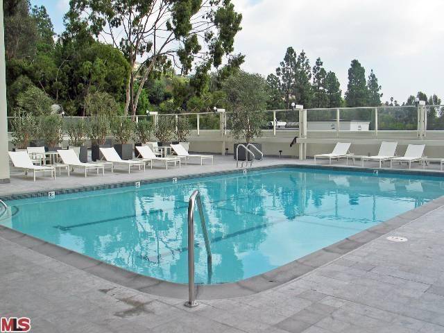 Highly desirable Sierra Towers - 1 BR Condo Beverly Hills Flats Los Angeles