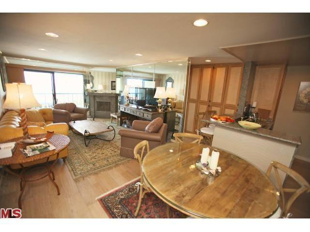 Beautifully remodeled 2BR/2Ba condo with stunning ocean views