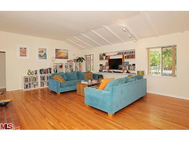 Charming and romantic one story 2 bedroom - 2 BR Single Family Brentwood Los Angeles