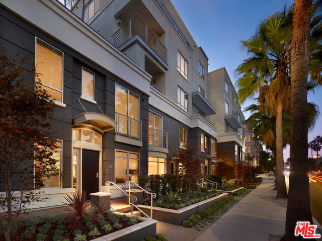 Luxury Two Bedroom Townhome Premium Extended Stay in Beverly Hills