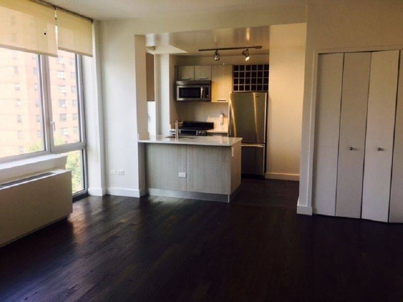 Modern 1 Bedroom Unit ~ Doorman Building 1 Block From Central Park, Steps From Retailers