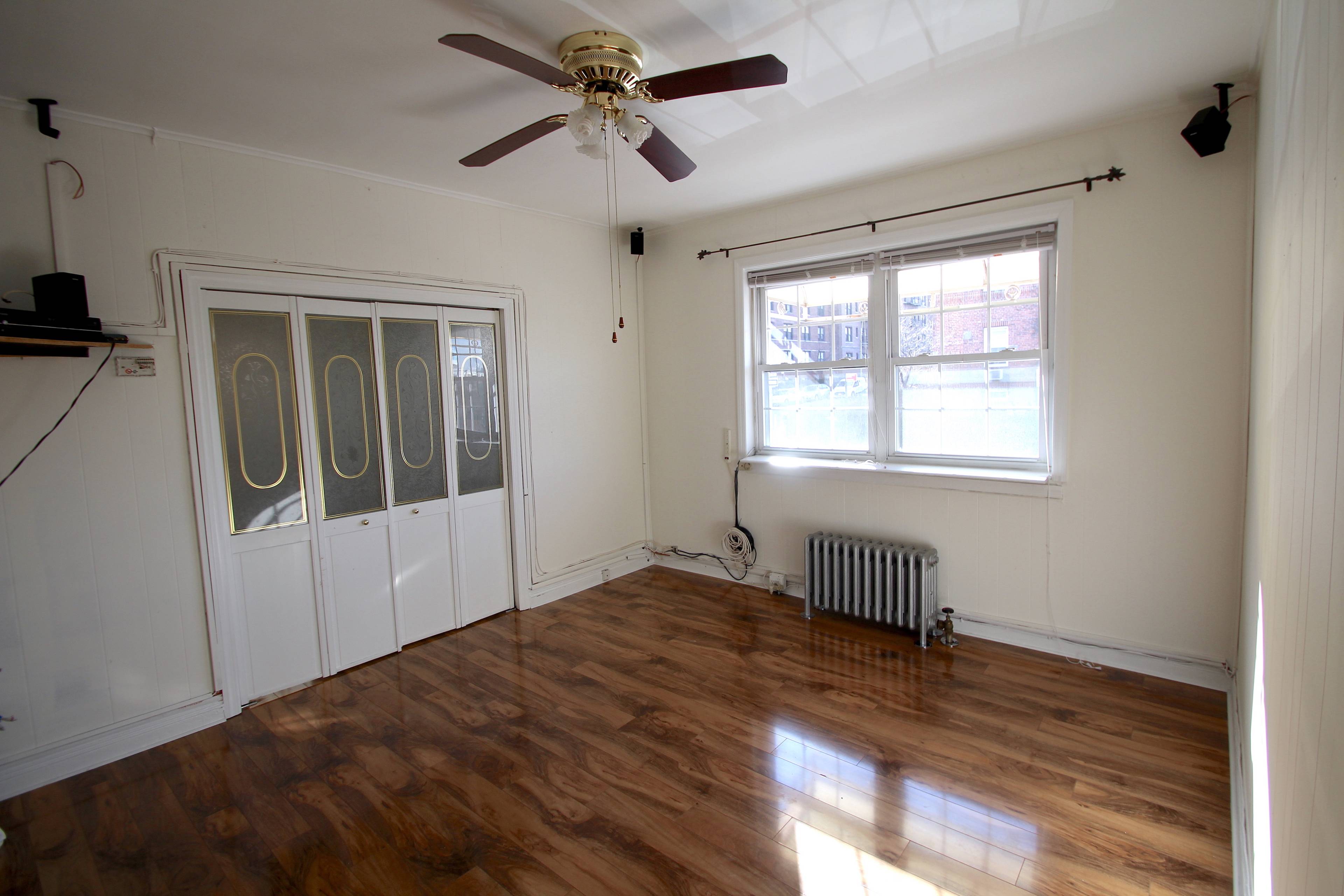 Sunnyside, Queens: Full Floor 3 Bedroom for Rent - 1 Block to 7 Train