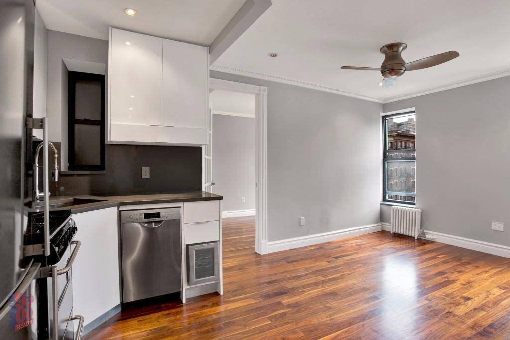 Amazing 3 Bedroom Apartment Located in East Harlem! *NO FEE*