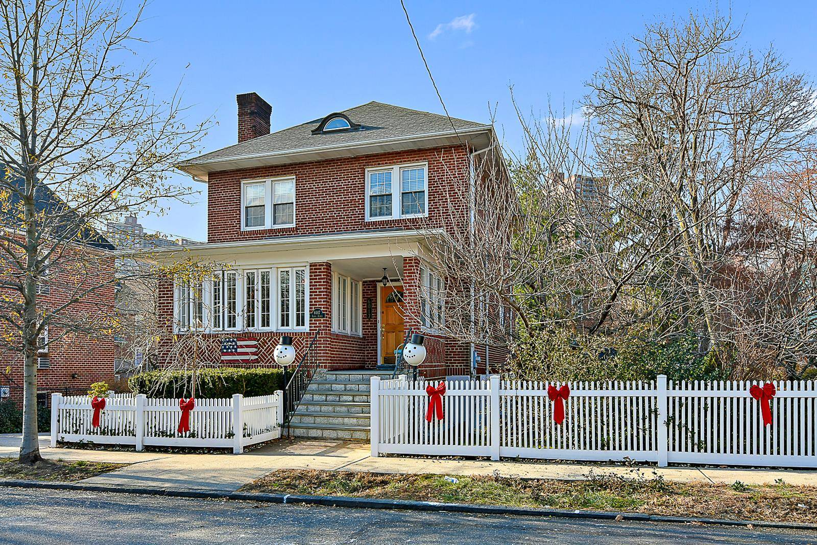 NORTH RIVERDALE DETACHED BRICK HOME Stately 1930 North Riverdale detached brick home with spectacular private outdoor oasis.