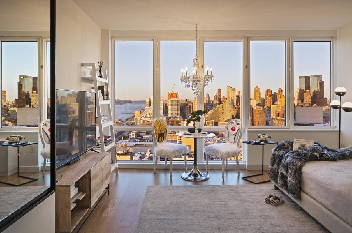 No Fee! High Floor studio with stunning views of NYC and the Hudson River!