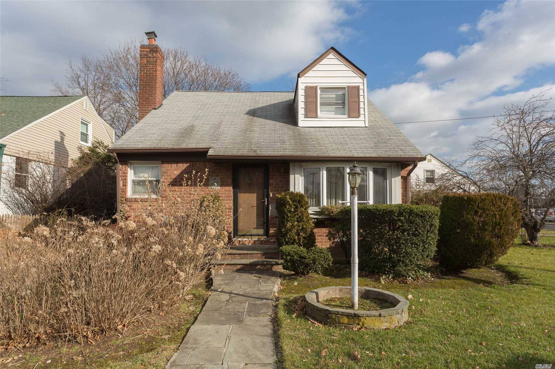Sunny And Fully Detached, This 3 Bedroom, 3 Bath, 1 Family Feats A Detached Brick Garage And A Covered Patio In The Rear.