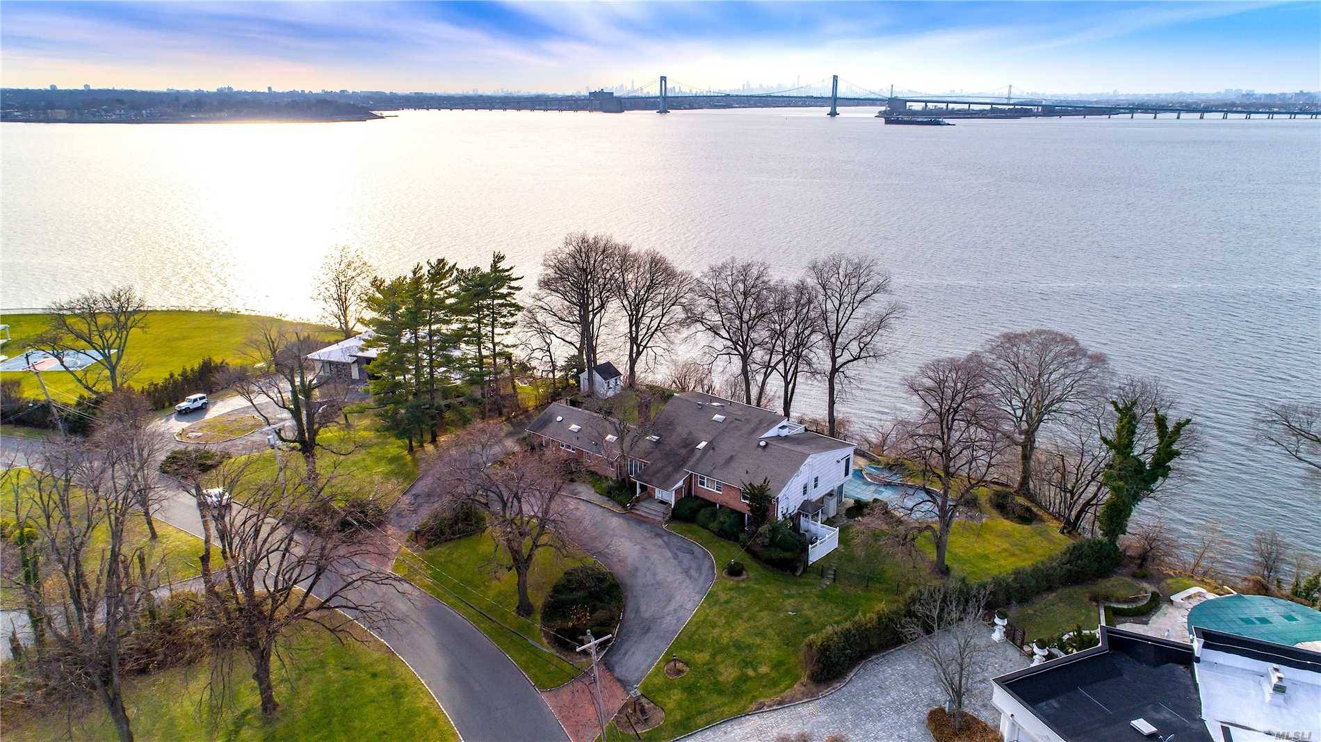 Lg Waterfront Property In Kings Point.