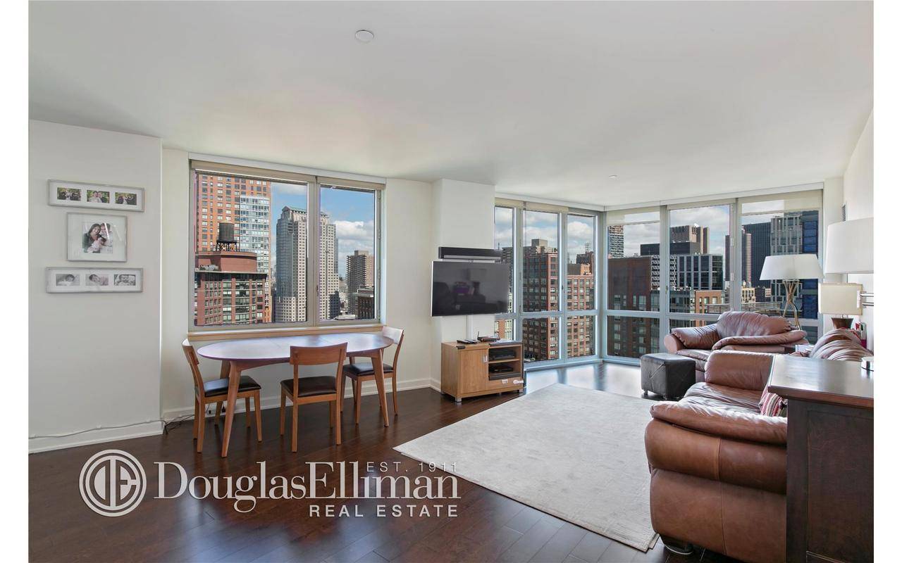 No Fee!!!! Amazing Corner Penthouse In Battery Park City! Hudson River And City Views!!! Residents Enjoy Unparalleled Lifestyle Services and Amenities.