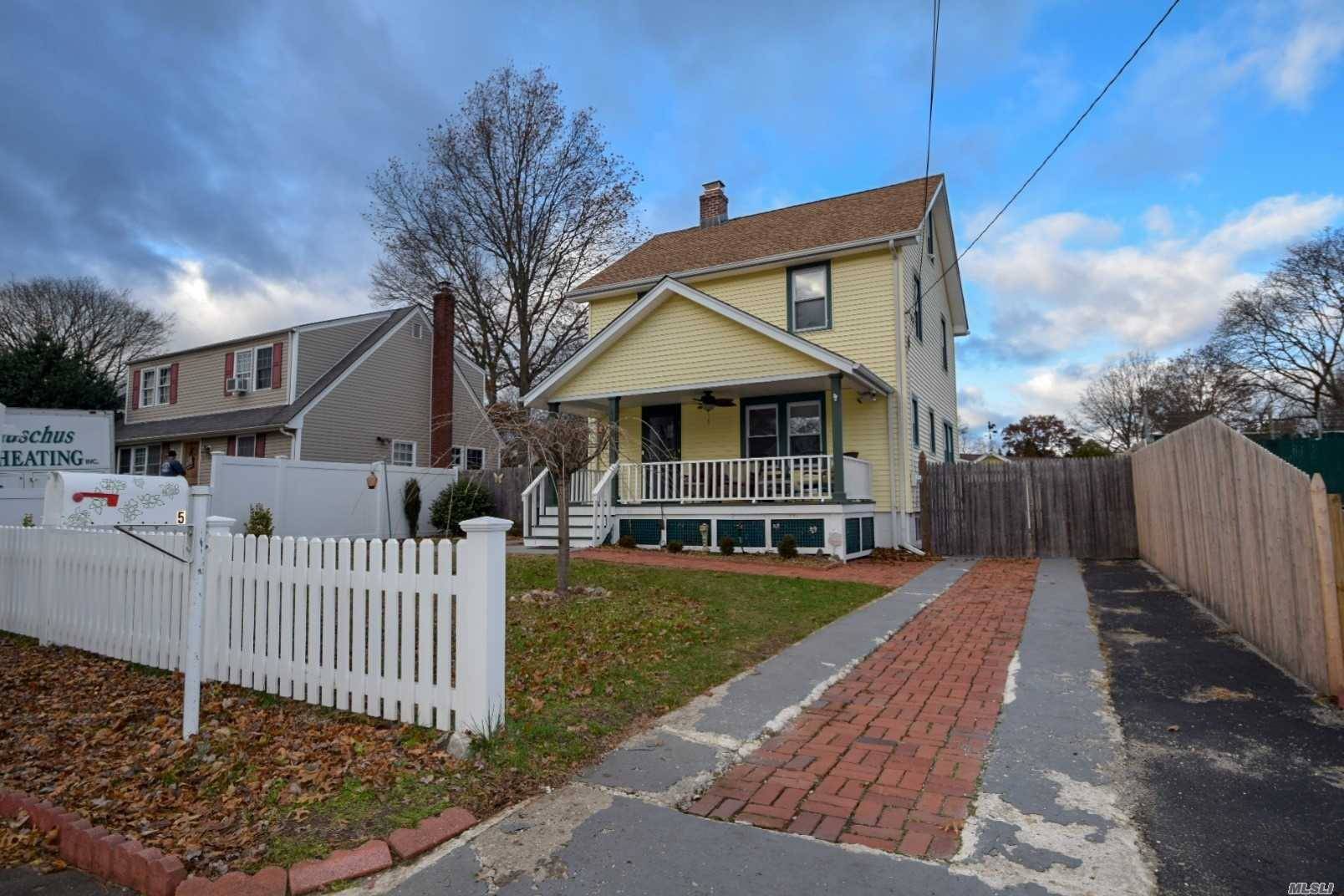 Well Maintained 1920'S Charming Colonial.