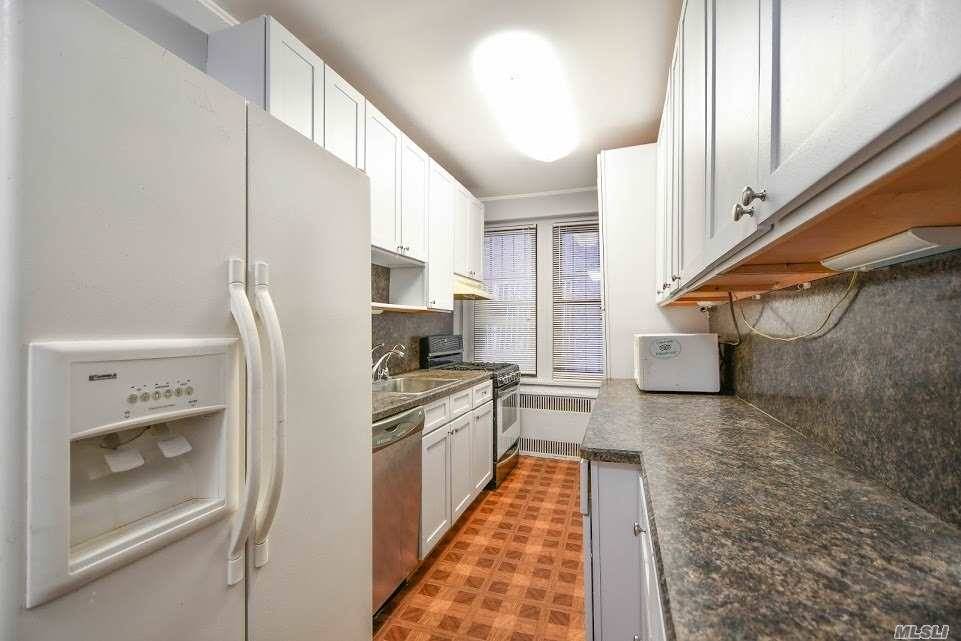 Rare Find ! Nestled In A Beautiful Pre War Building This 1, 300 Sqft, 2 3 Bdrm Unit Features 2 Full Baths Including Master En Suite, Updated Kitchen, Hardwood Floors, ...