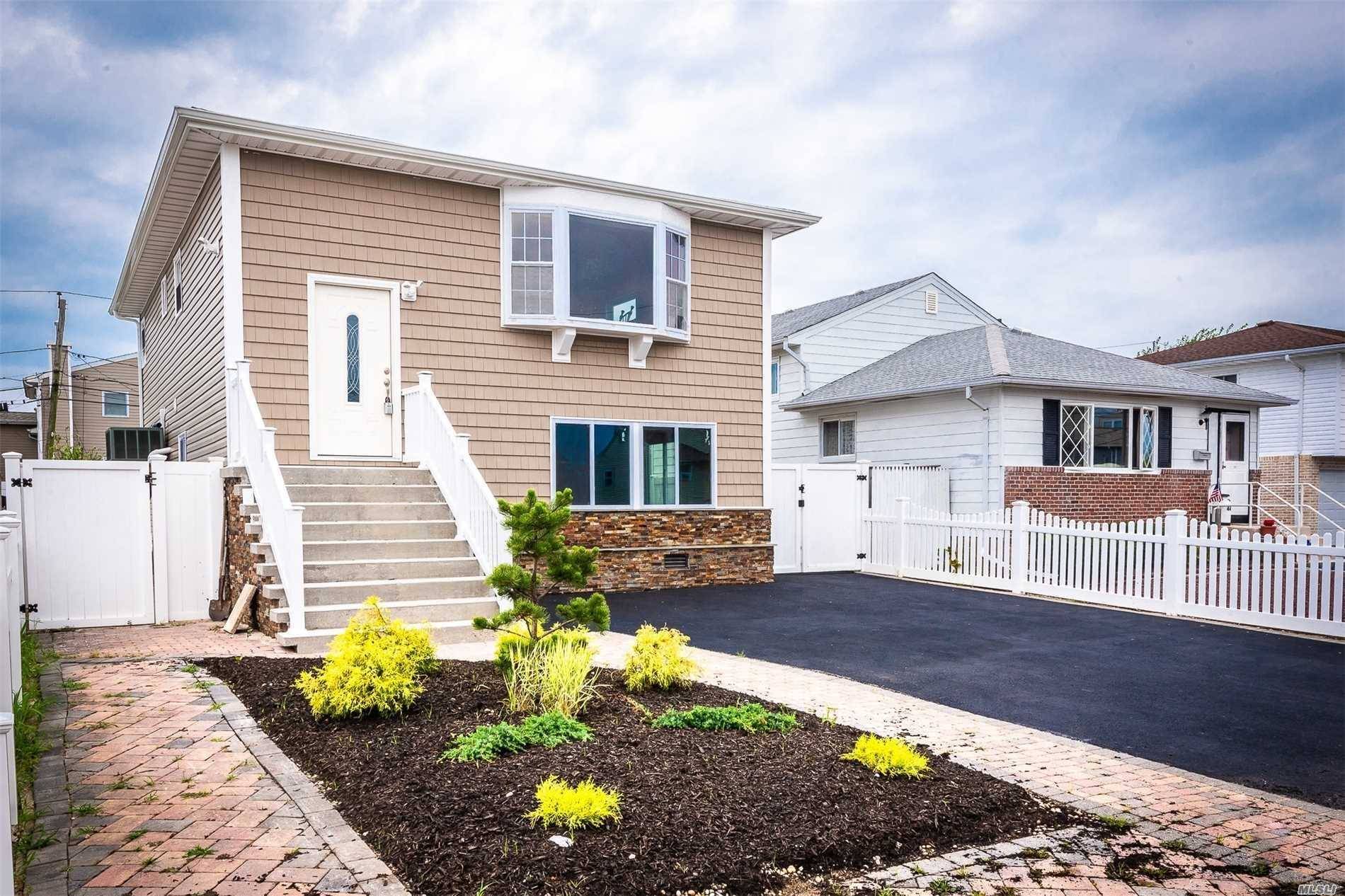 Completely Renovated, Gourmet Center Island Kitchen W/Quartz Tops, New Stainless Steel Appliances & Spa Bathroom W/Rain Showerhead And Jacuzzi Tub.