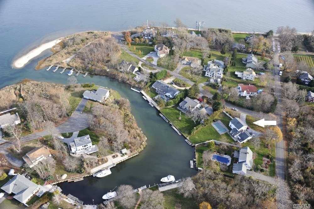 Waterfront Home In Bay Front Community.