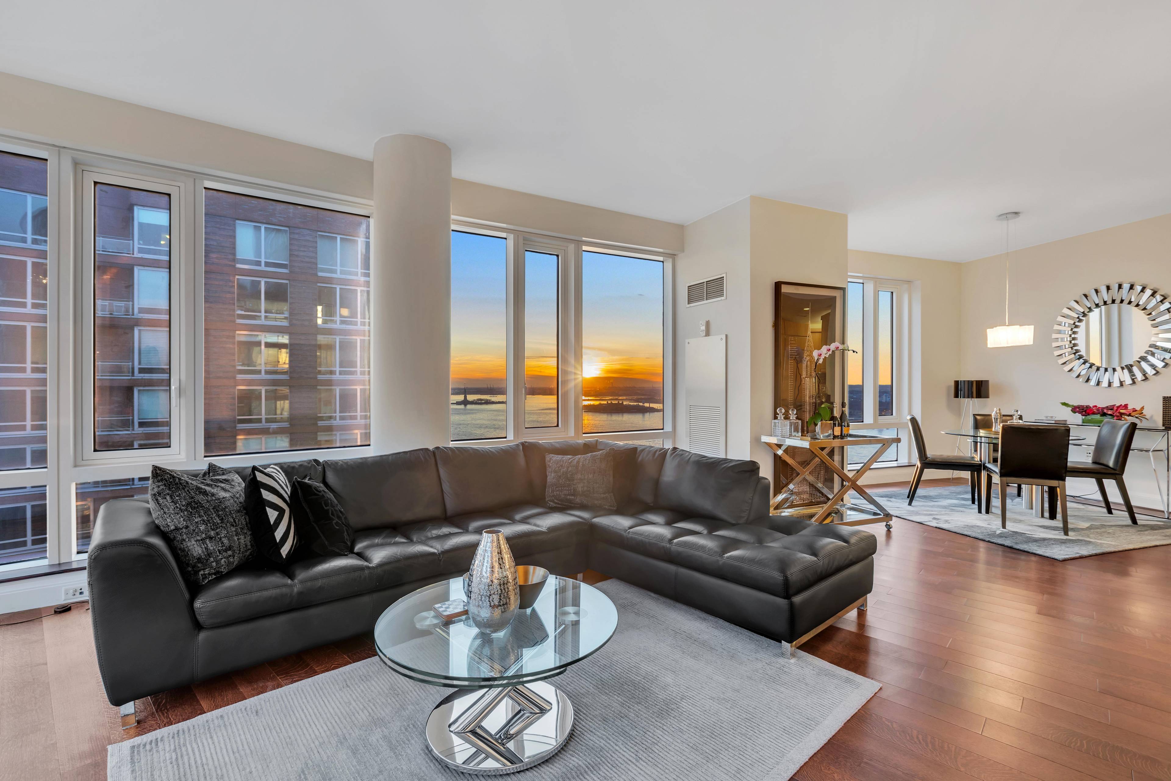 Corner 3 Bedroom At The Visionaire With Direct River and Statue of Liberty Views