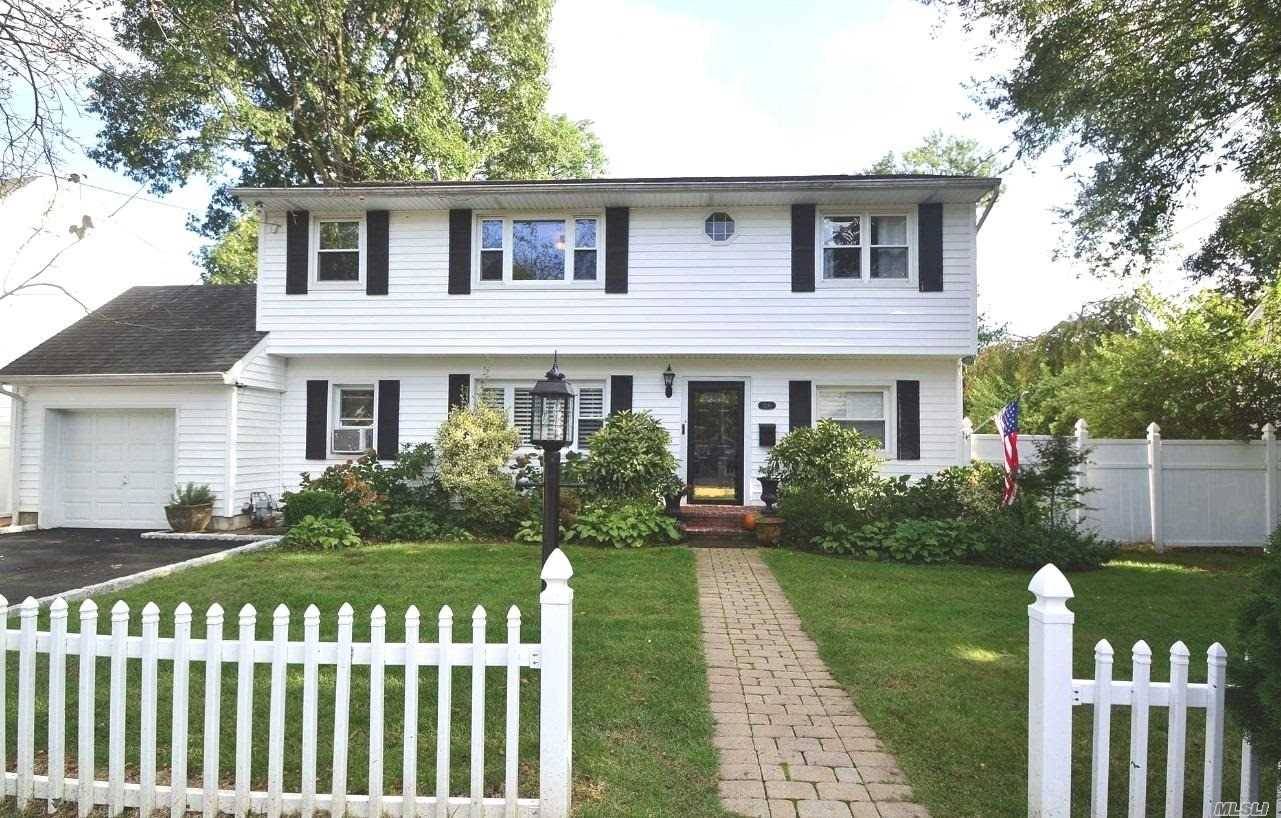 Minutes To Village Of Huntington, Mint Condition 5 Bed/2 Full Bath Colonial.