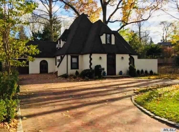 Beautiful Fully-Renovated Tudor Home In The Heart Of Great Neck Estates Village.