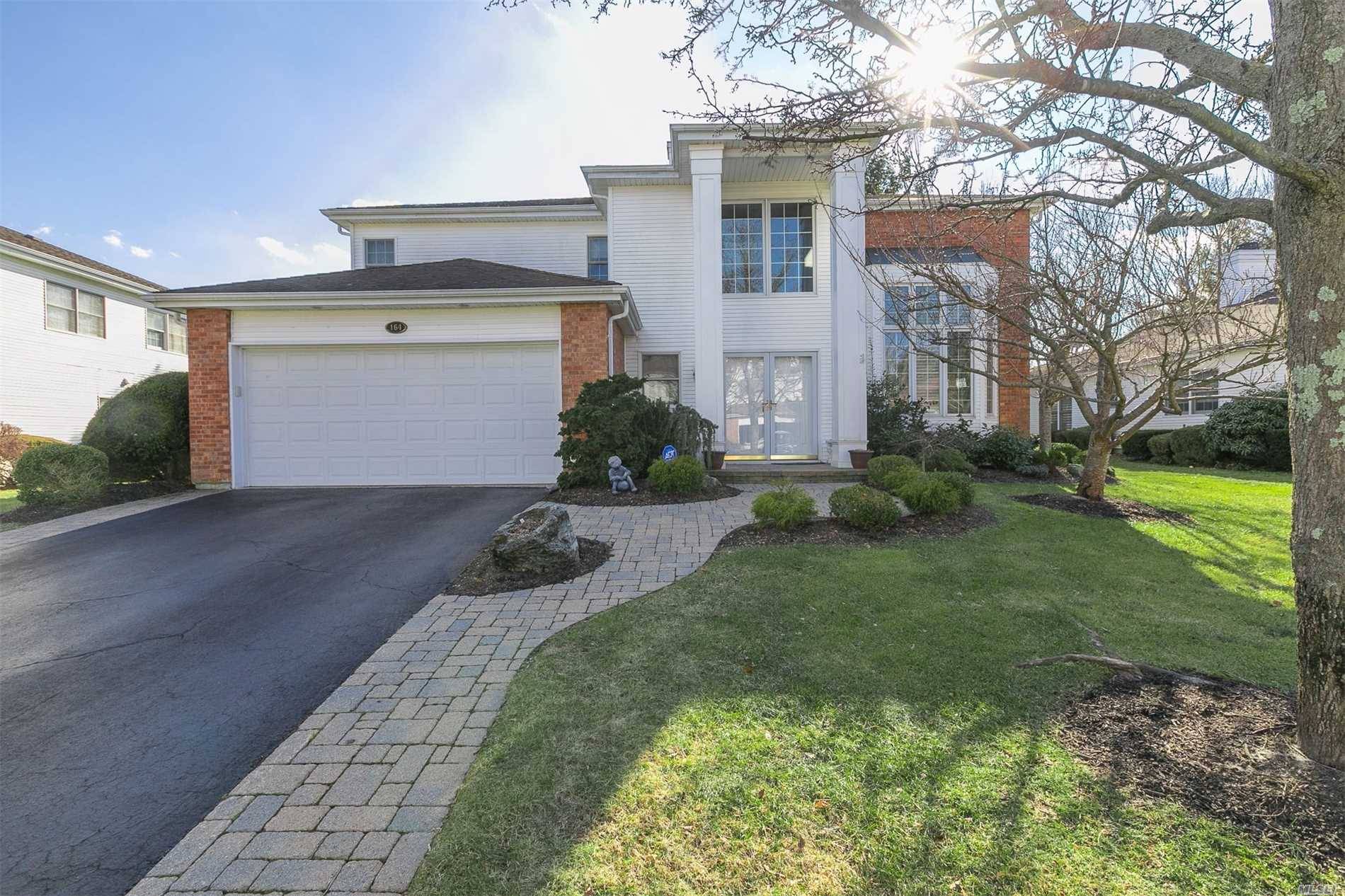 Beautifully Renovated Carlyle Model In The Amazing Hamlet Golf Country Club !