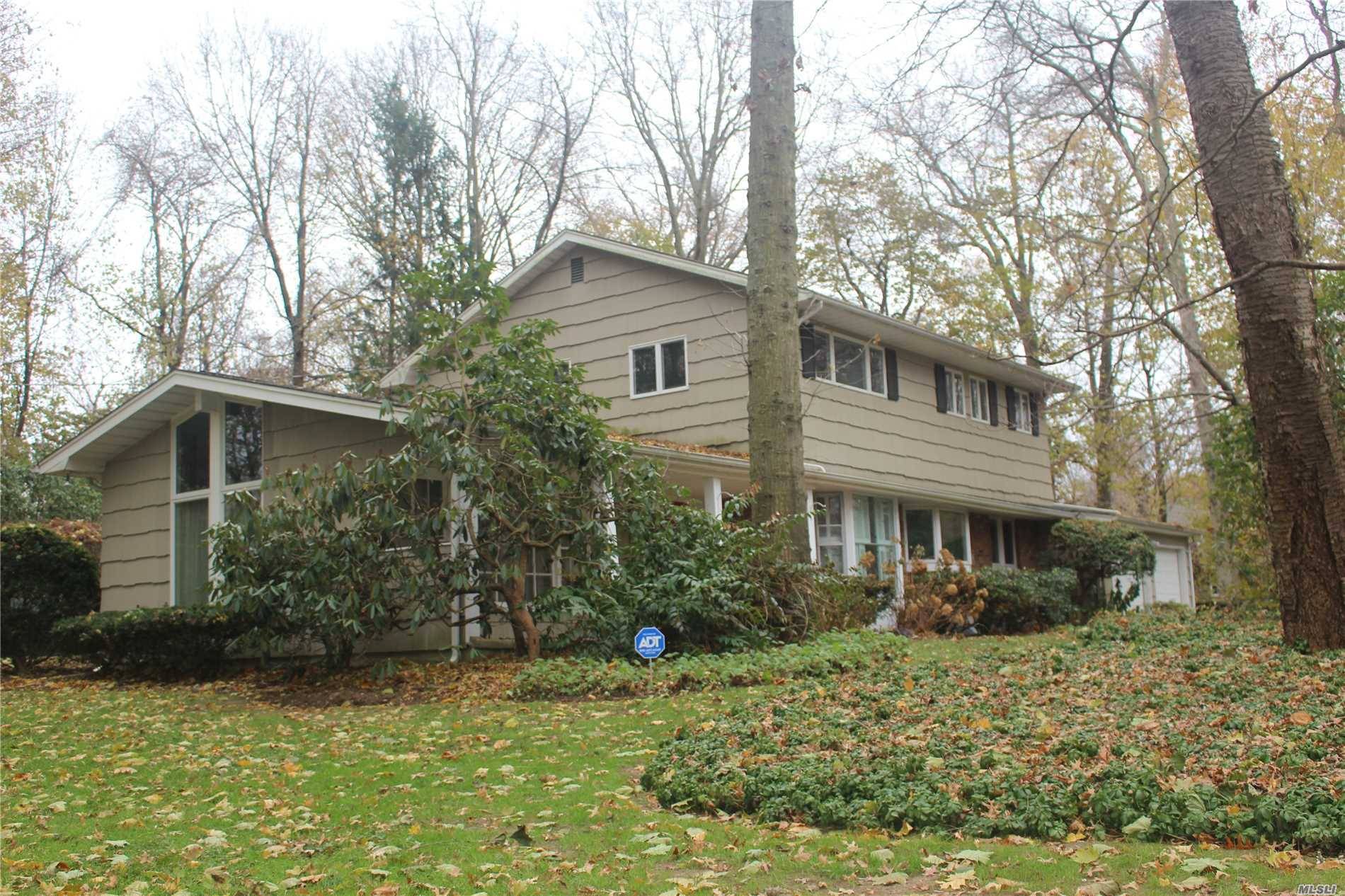 Beautiful 4 Bedroom 2. 5 Bath Colonial On 1 Acre Lot In Holly Hills !