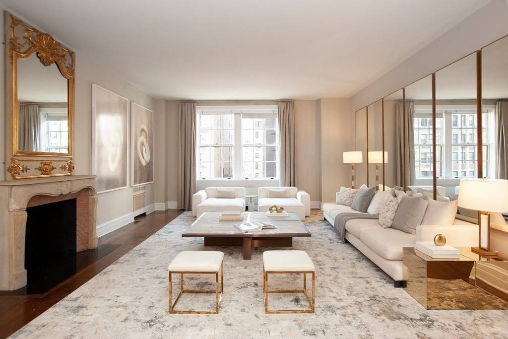Iconic B Line Duplex at 895 ParkThis sprawling fifteen room duplex has six rooms facing Park Avenue, five oversized bedrooms, seven and a half bathrooms, and five staff rooms.