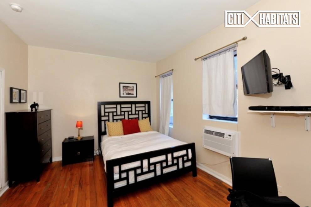 Stay in Greenwich Village in this cozy studio situated at West 3rd Street and Sullivan Street.