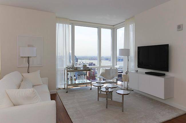 1-Bed/1 Bath in Lincoln Center Luxury Building. No Fee  .