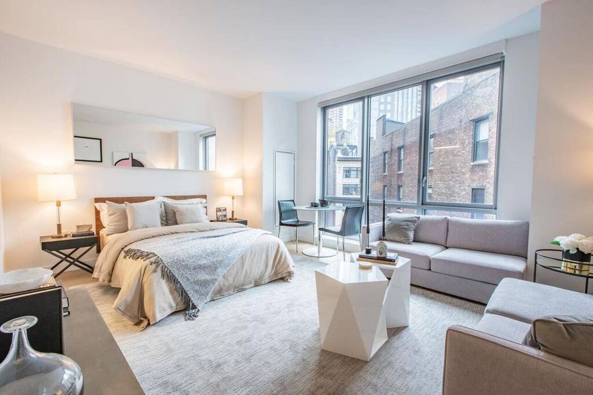 LUXURY APARTMENT IN THE HEART OF CHELSEA!