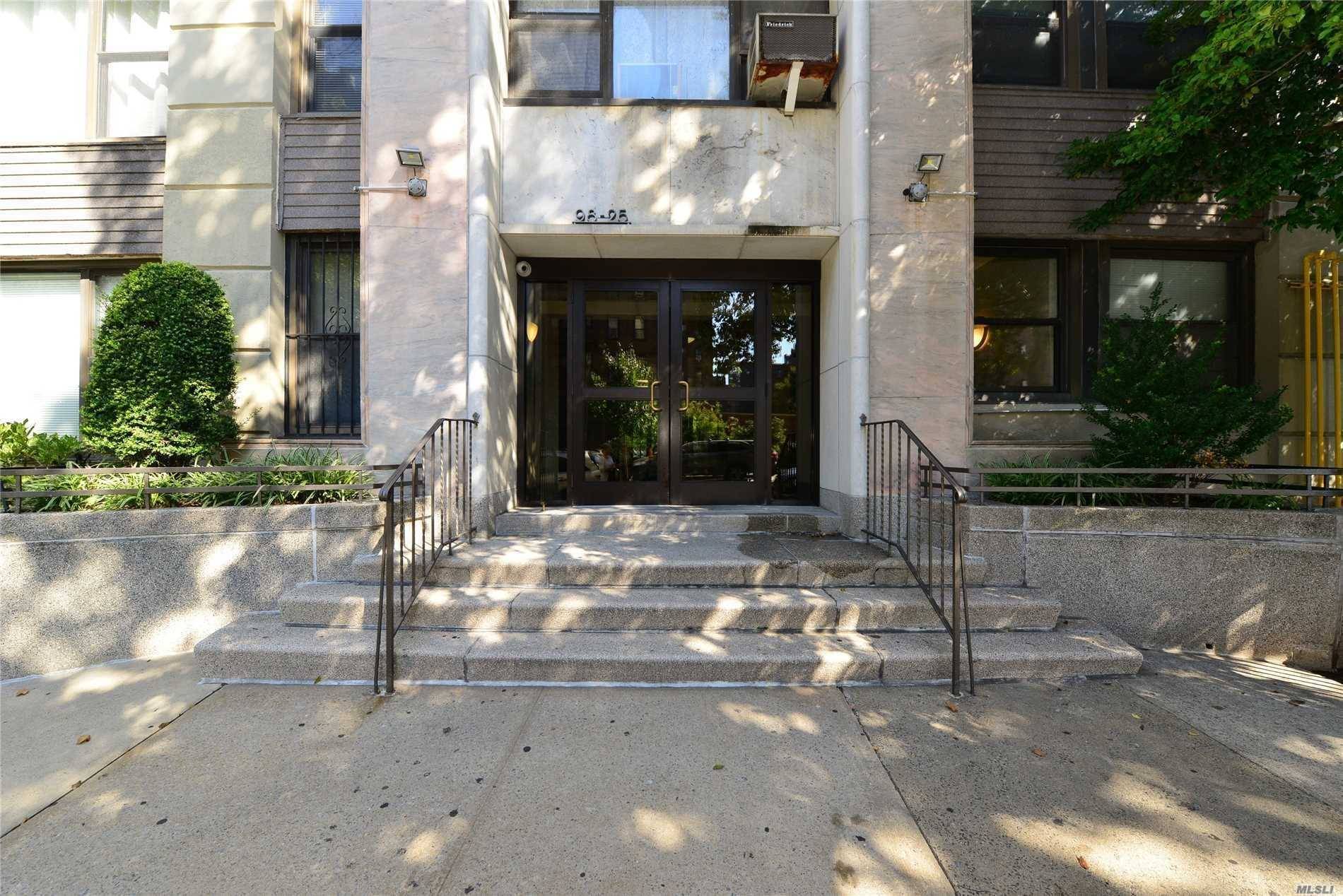 64th 2 BR House Forest Hills LIC / Queens